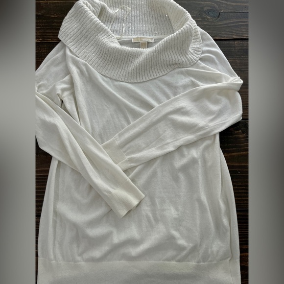 Michael Kors White Sweater with Sequence on Cow collar Size Large LIKE NEW - Picture 1 of 5
